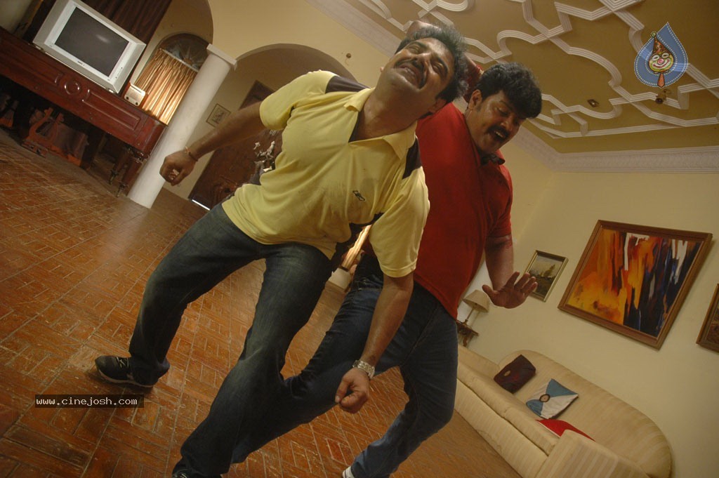 Aduthaduthu Tamil Movie Stills - 35 / 112 photos