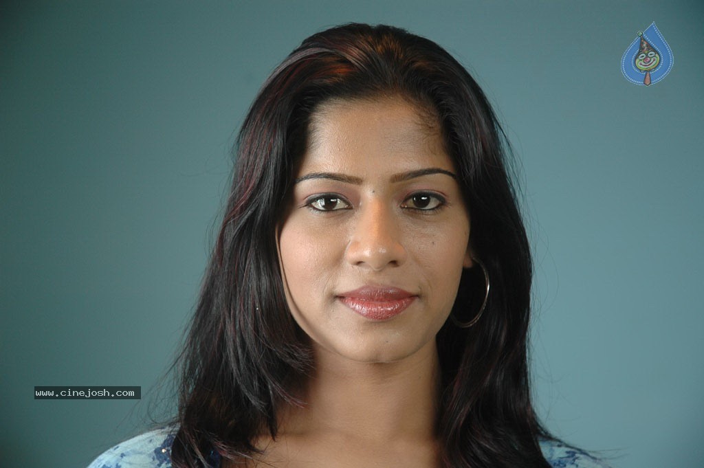 Aduthaduthu Tamil Movie Stills - 36 / 112 photos