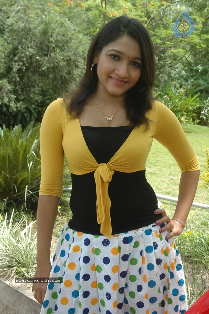 Aduthaduthu Tamil Movie Stills - 63 / 112 photos