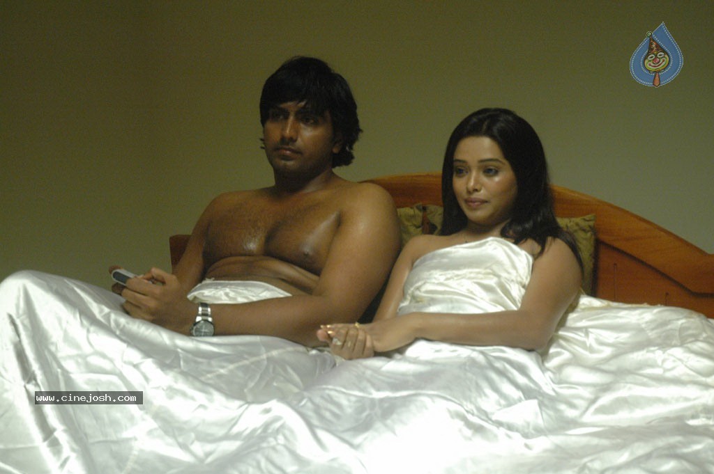 Aduthaduthu Tamil Movie Stills - 94 / 112 photos