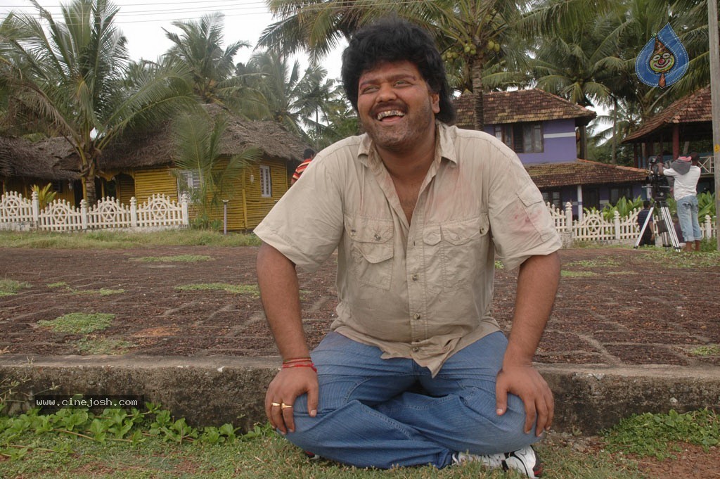 Aduthaduthu Tamil Movie Stills - 97 / 112 photos