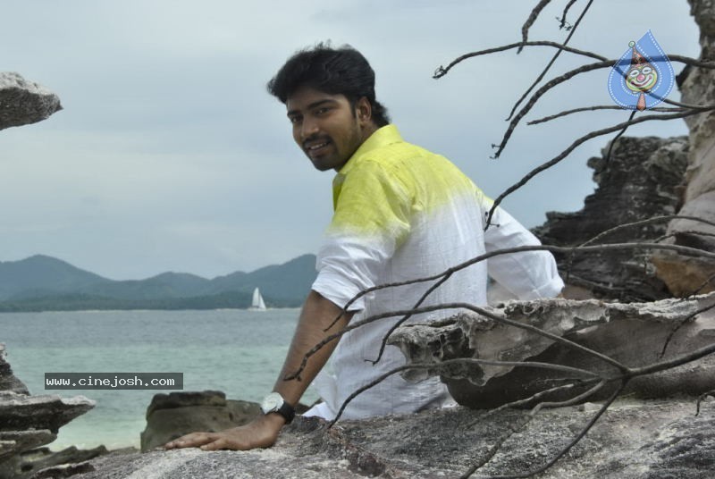 Aha Naa Pellanta Movie New Stills - 29 / 42 photos