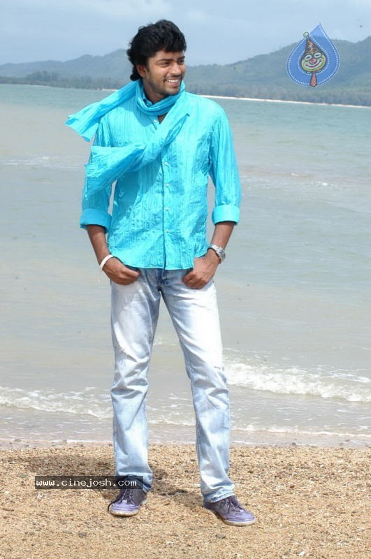 Aha Naa Pellanta Movie New Stills - 37 / 42 photos