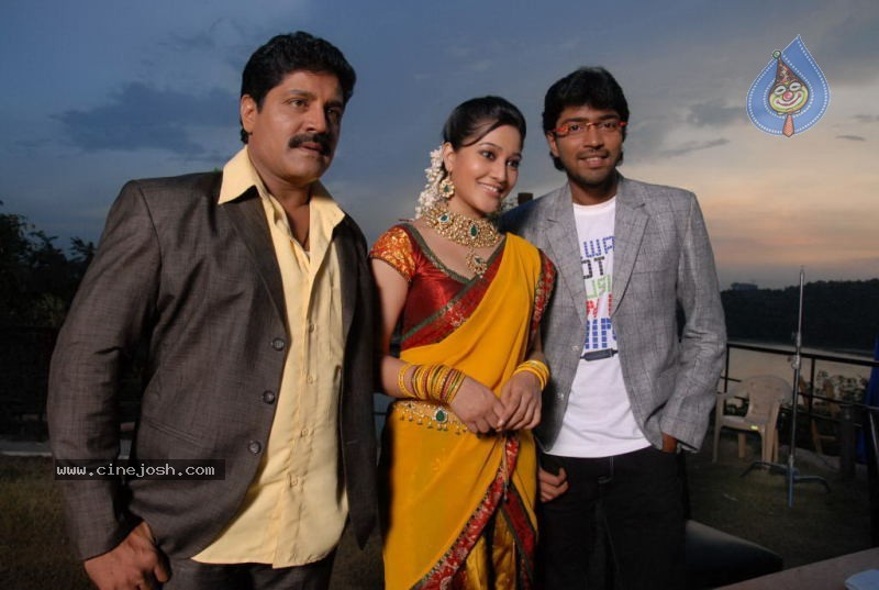 Aha Naa Pellanta Movie Stills - 10 / 54 photos
