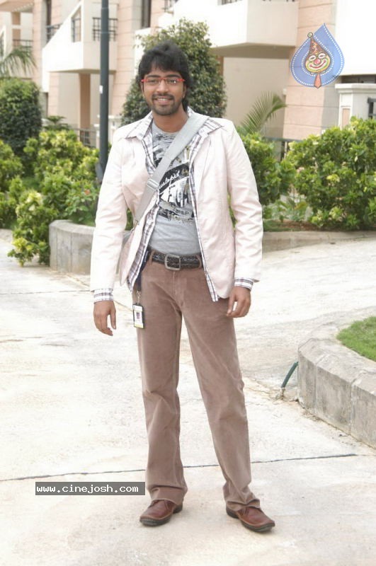 Aha Naa Pellanta Movie Stills - 15 / 54 photos