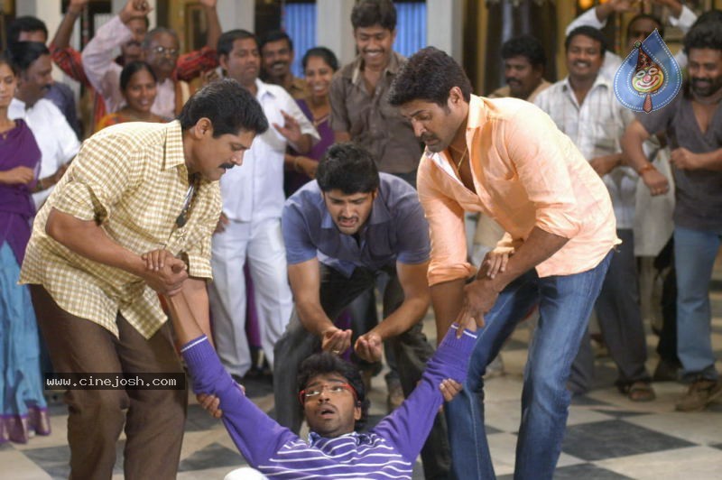 Aha Naa Pellanta Movie Stills - 32 / 54 photos