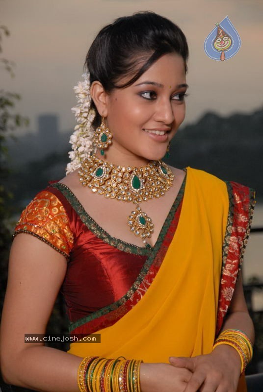 Aha Naa Pellanta Movie Stills - 40 / 54 photos