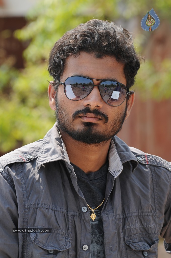 Aha Naa Premanta Stills and Walls - 26 / 44 photos