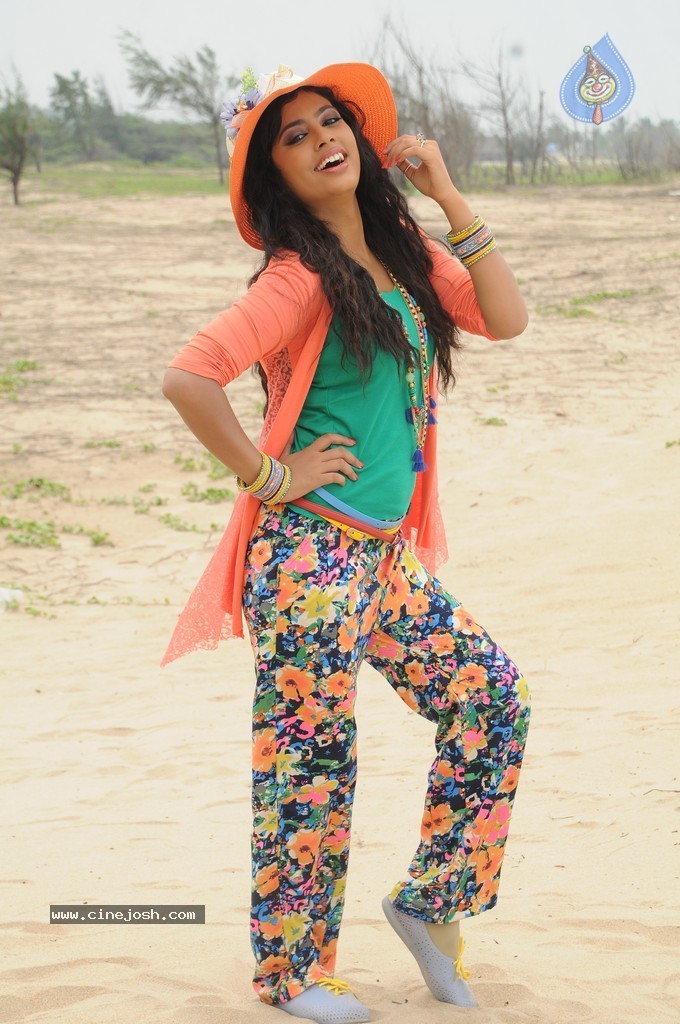 Aindhaam Thalaimurai Sidha Vaidhiya Sigamani Photos - 9 / 27 photos