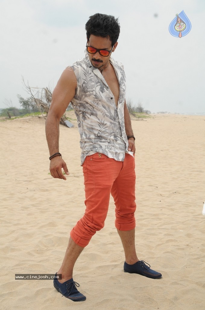 Aindhaam Thalaimurai Sidha Vaidhiya Sigamani Photos - 21 / 27 photos