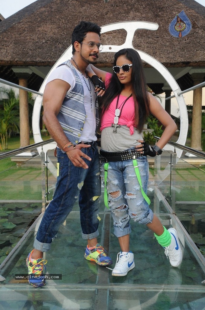 Aintham Thalaimurai Siddha Vaithya Sigamani Stills - 10 / 26 photos