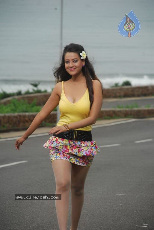 Alasyam Amrutham Movie New Stills - 16 / 19 photos