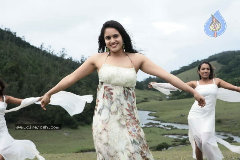   Alibaba Intlo Andaru Dongalu Movie Stills - 11 / 30 photos