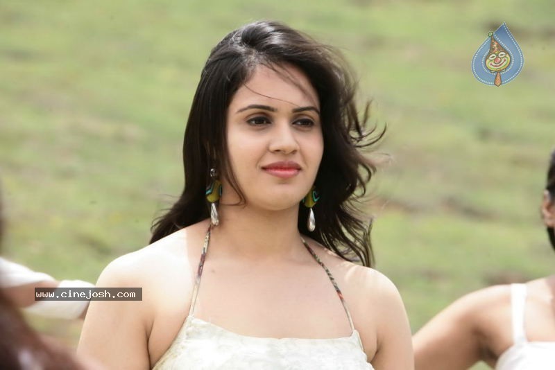   Alibaba Intlo Andaru Dongalu Movie Stills - 16 / 30 photos