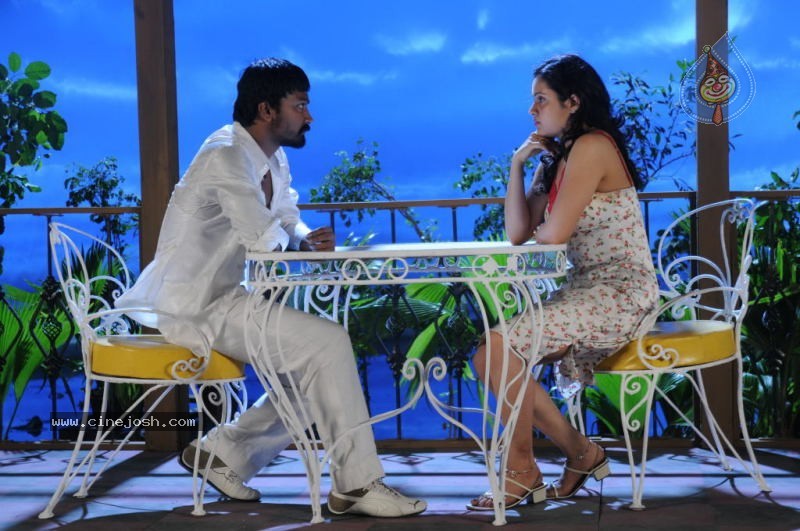   Alibaba Intlo Andaru Dongalu Movie Stills - 24 / 30 photos