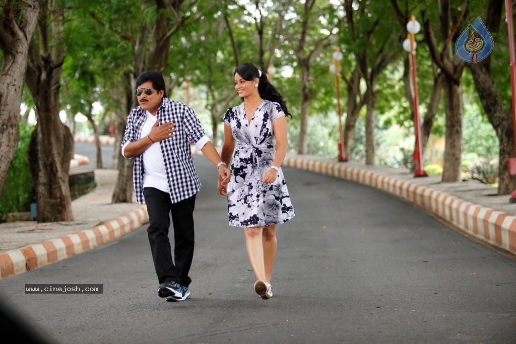 Alibaba Okkade Donga Movie New Stills - 24 / 27 photos