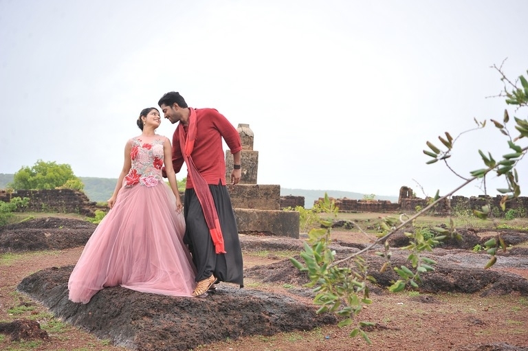 Allari Naresh Meda Meeda Abbayi Movie Photos - 3 / 13 photos