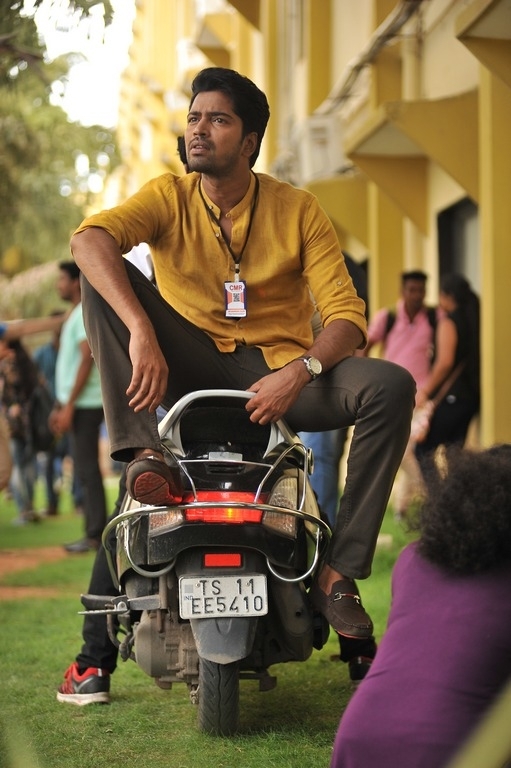 Allari Naresh Meda Meeda Abbayi Movie Photos - 8 / 13 photos