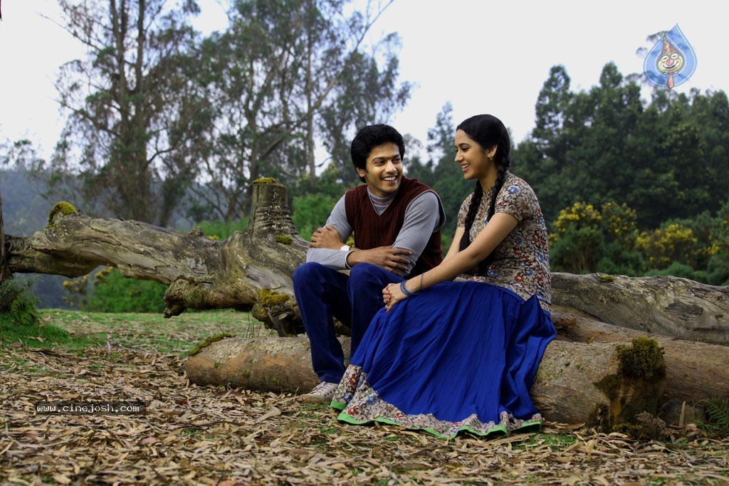 Amara Kaaviyam Tamil Movie Stills - 12 / 55 photos
