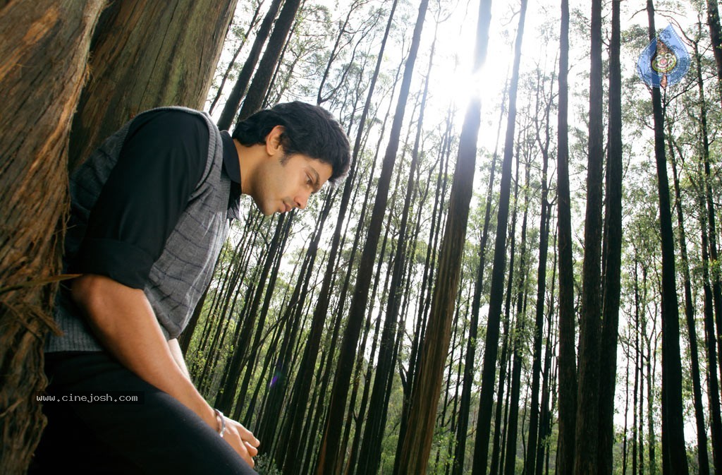 Amara Kaaviyam Tamil Movie Stills - 20 / 55 photos