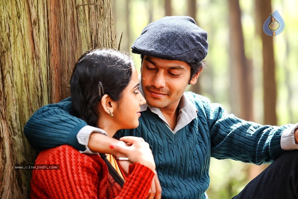 Amara Kaaviyam Tamil Movie Stills - 26 / 55 photos