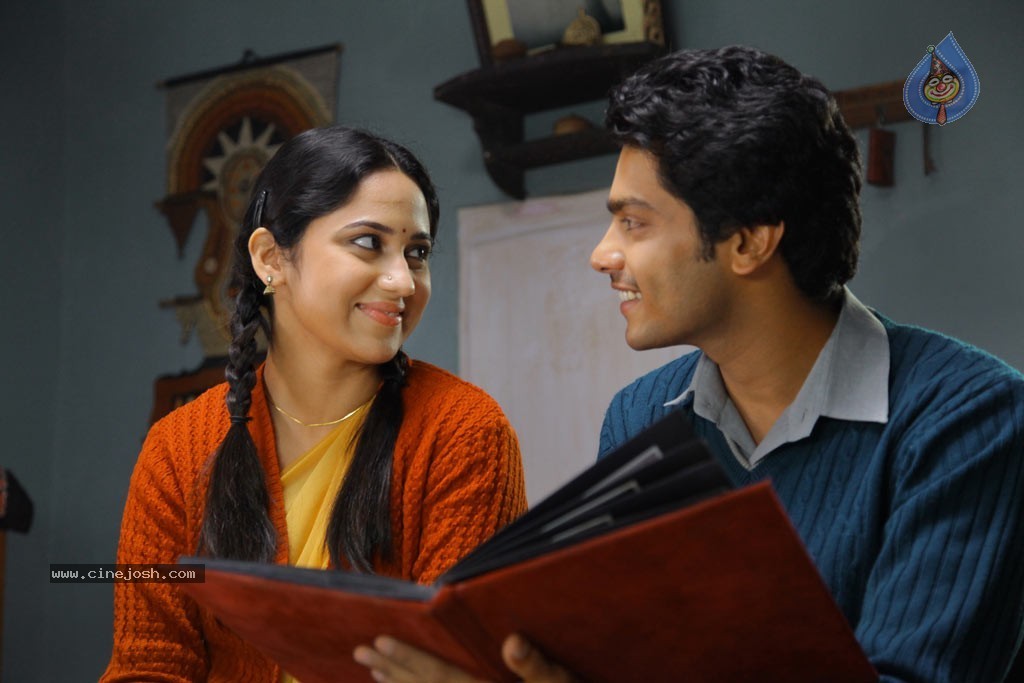 Amara Kaaviyam Tamil Movie Stills - 33 / 55 photos