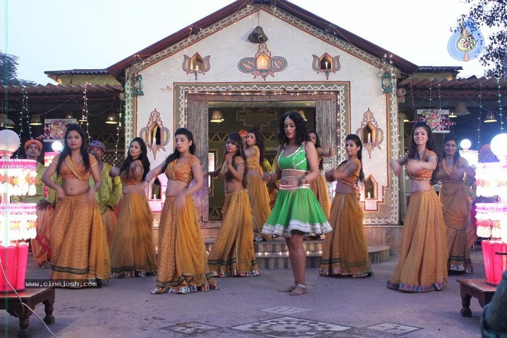 Amavaasai Tamil Movie Hot Stills - 16 / 71 photos