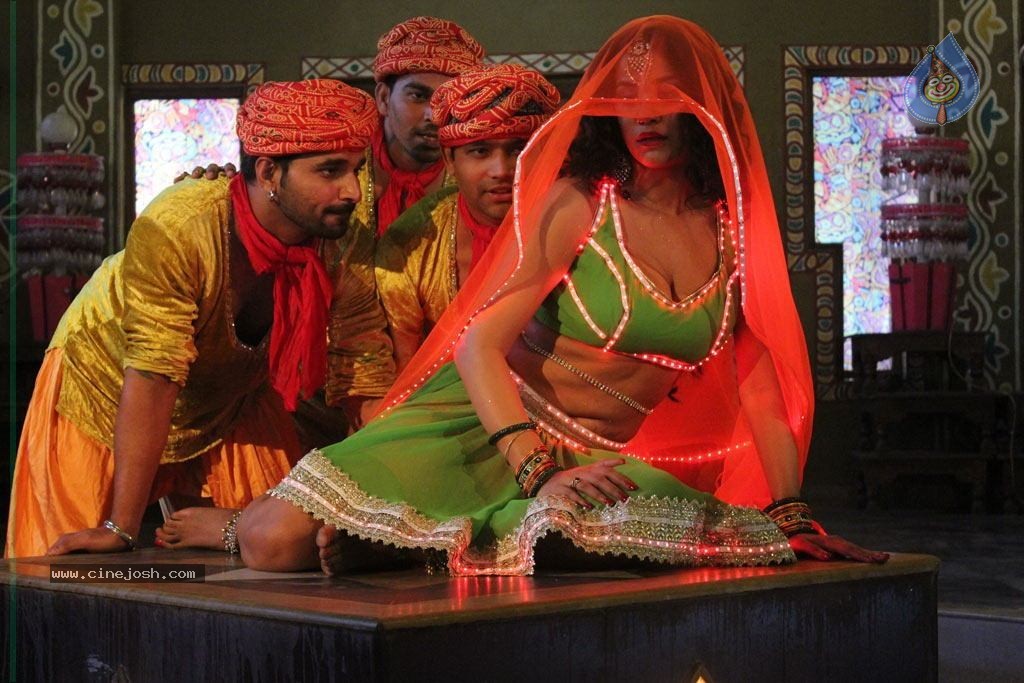 Amavaasai Tamil Movie Hot Stills - 45 / 71 photos