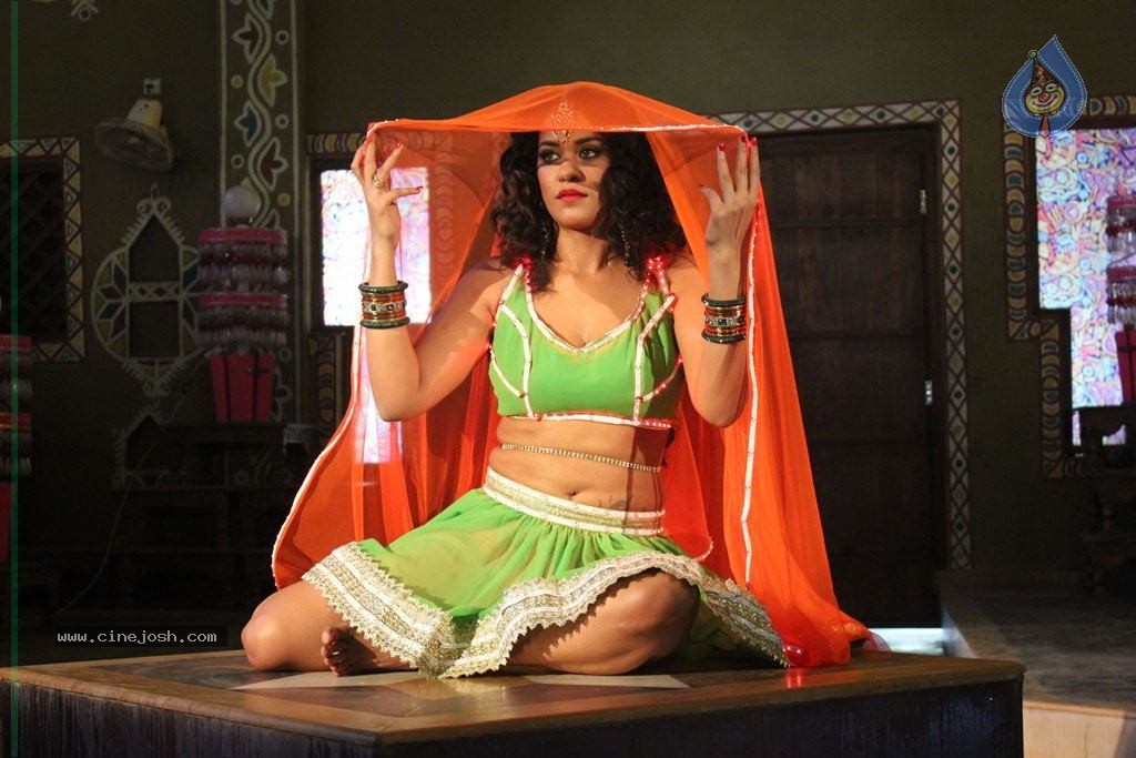 Amavaasai Tamil Movie Hot Stills - 51 / 71 photos