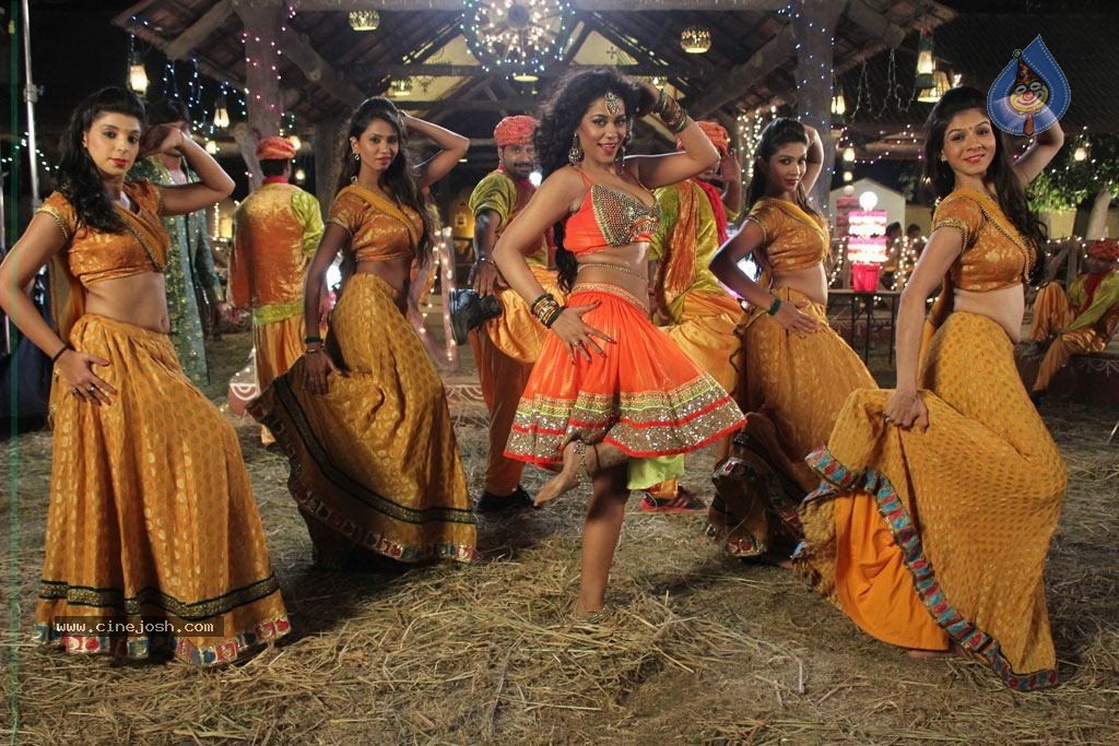 Amavaasai Tamil Movie Hot Stills - 67 / 71 photos