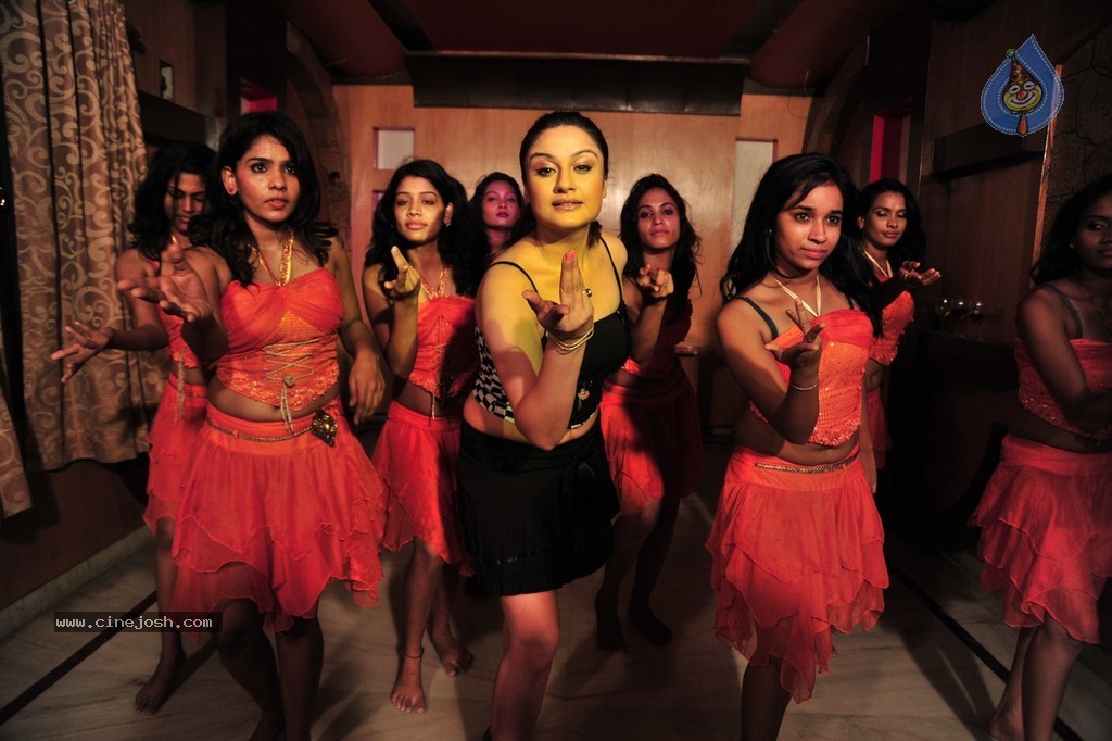 Amma Nanna Oorelithe Movie Item Song Stills - 24 / 94 photos