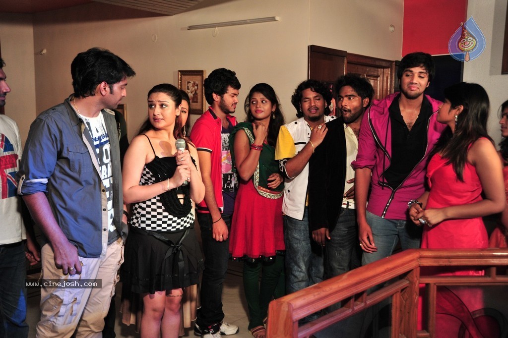 Amma Nanna Oorelithe Movie Item Song Stills - 26 / 94 photos