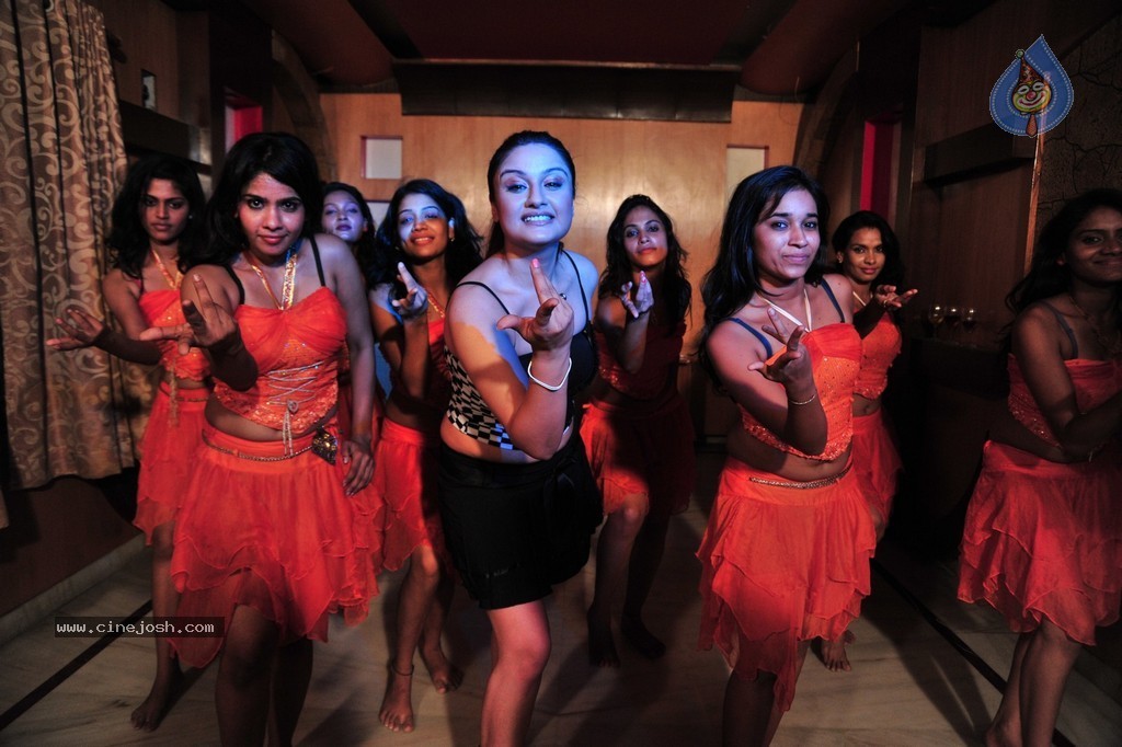 Amma Nanna Oorelithe Movie Item Song Stills - 69 / 94 photos