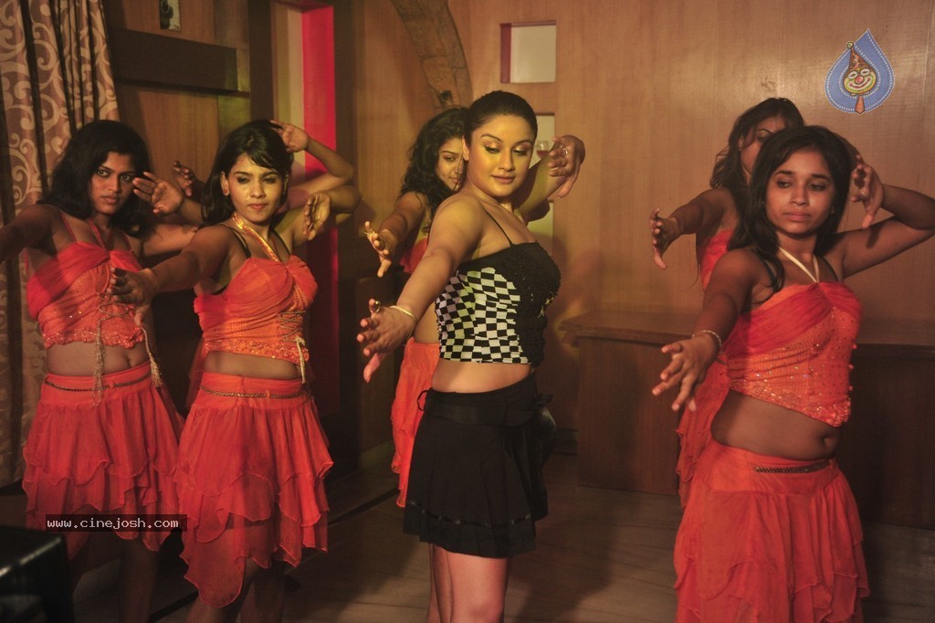 Amma Nanna Oorelithe Movie Item Song Stills - 90 / 94 photos