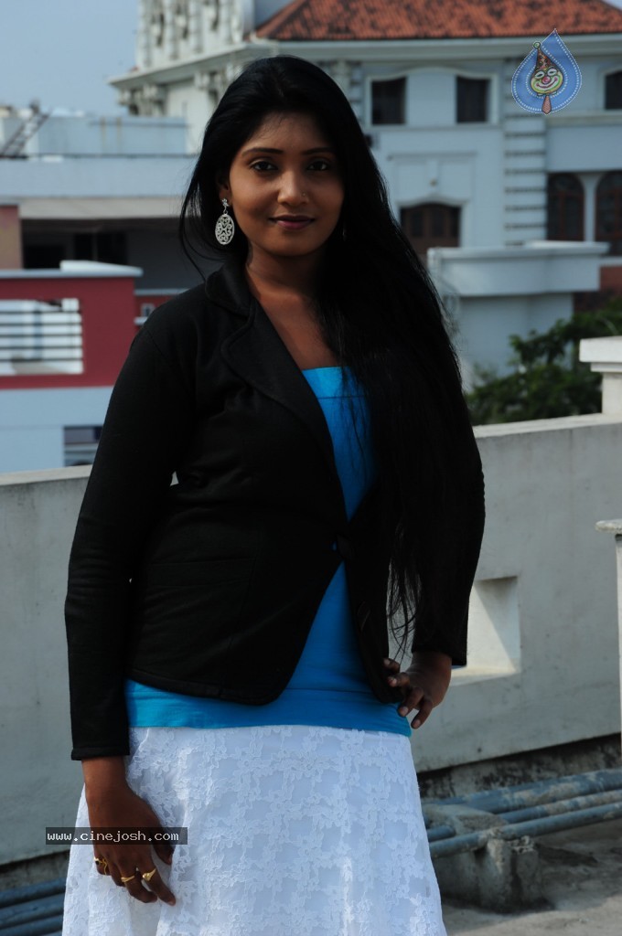 Amma Nanna Oorelithe Movie Stills - 11 / 16 photos