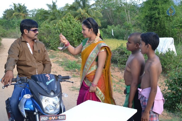 Ammayi Aaruguru Movie Photos - 12 / 50 photos