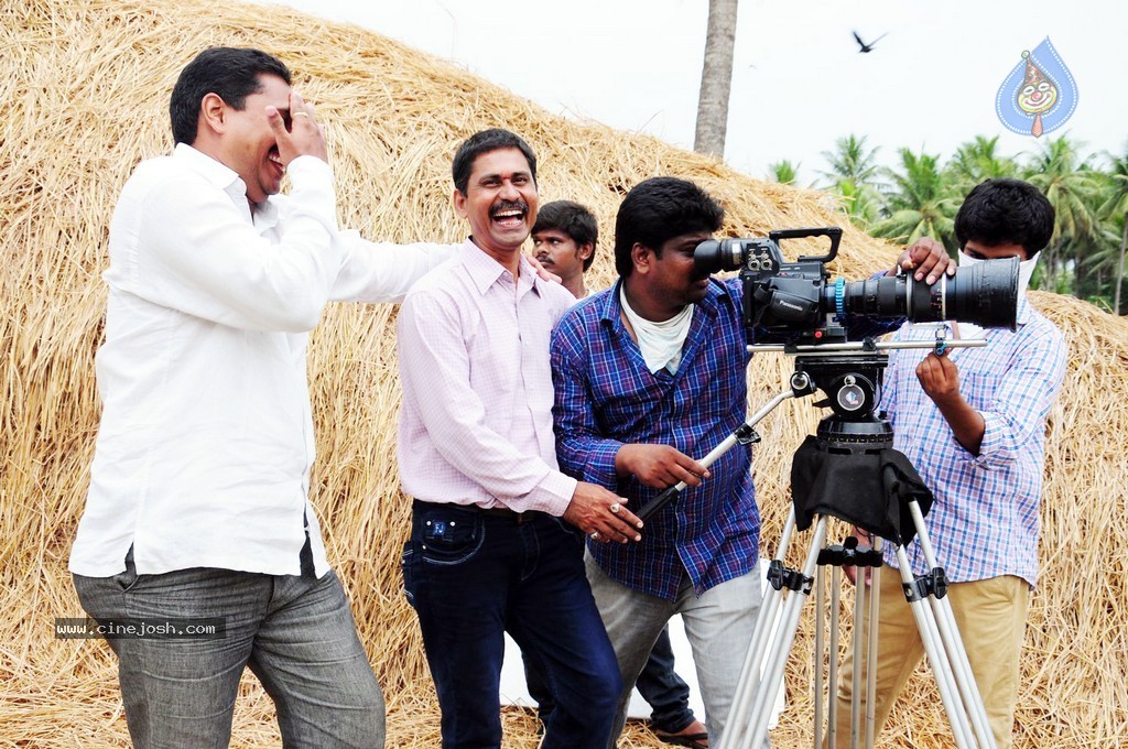 Ammayi Devadas Aithe Movie Working Stills - 5 / 23 photos