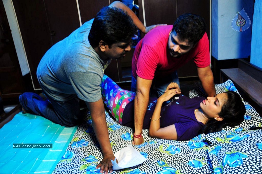 Ammayi Devadas Aithe Movie Working Stills - 6 / 23 photos