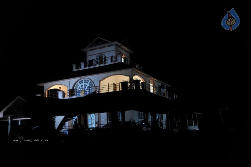 Anaganaga Movie Hot Stills - 70 / 273 photos