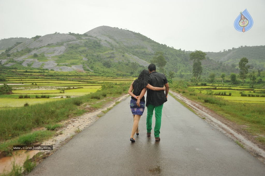 Anaganaga Movie Hot Stills - 83 / 273 photos