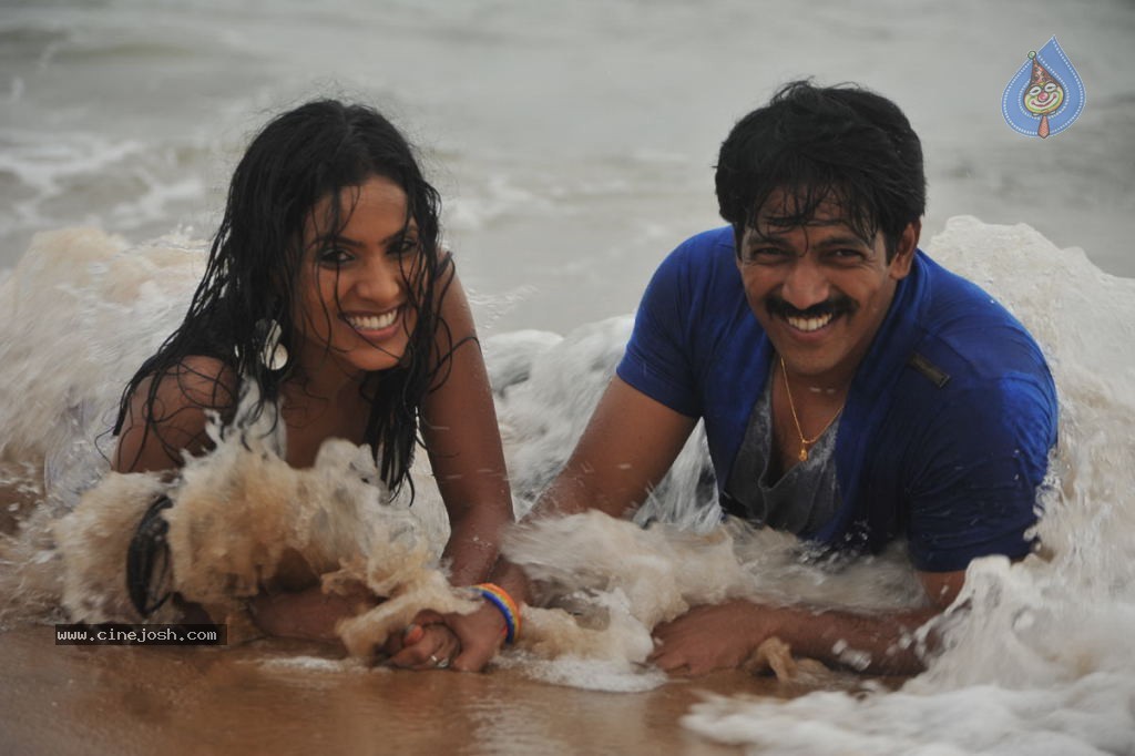 Anaganaga Movie Hot Stills - 84 / 273 photos