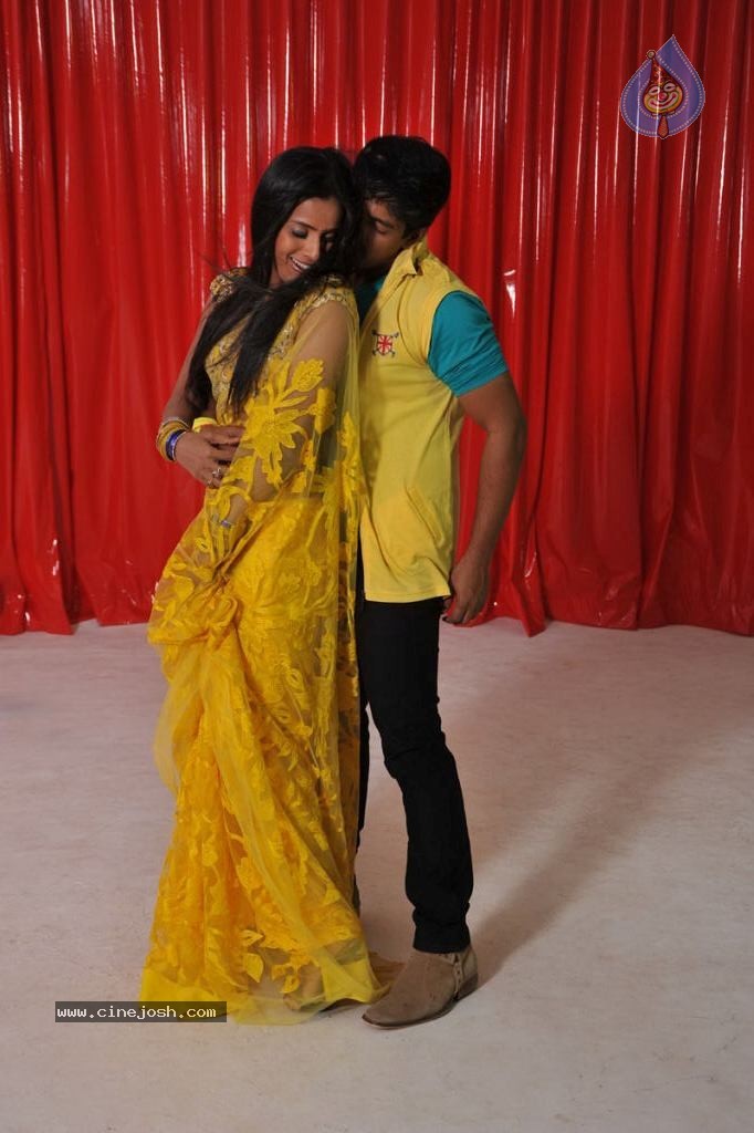 Anaganaga Movie Hot Stills - 96 / 273 photos