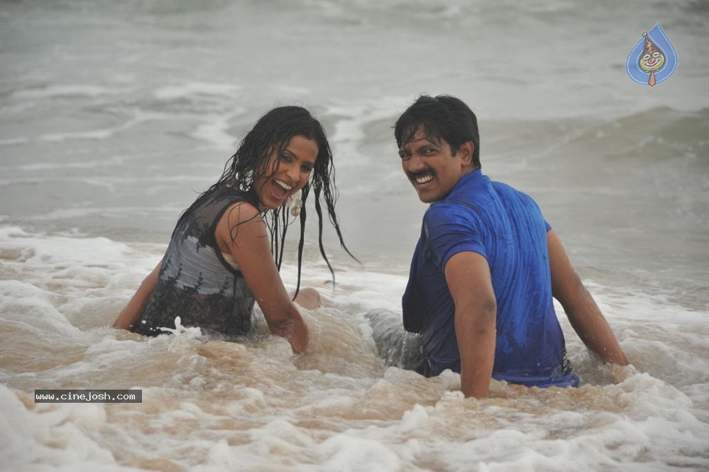Anaganaga Movie Hot Stills - 101 / 273 photos