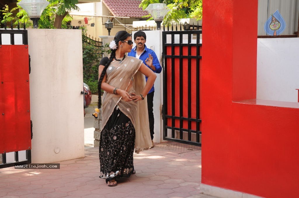 Anaganaga Movie Hot Stills - 110 / 273 photos