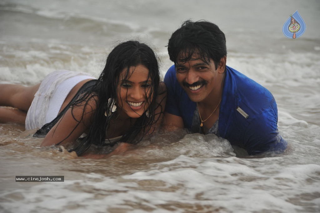 Anaganaga Movie Hot Stills - 124 / 273 photos