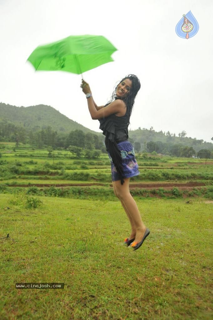 Anaganaga Movie Hot Stills - 129 / 273 photos