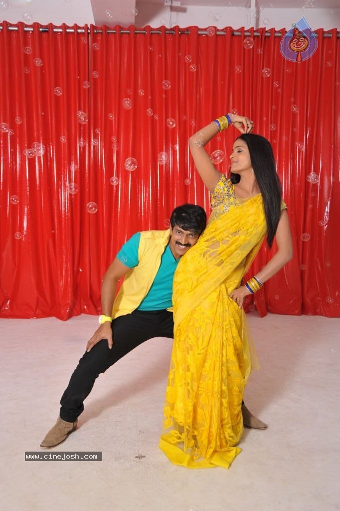 Anaganaga Movie Hot Stills - 168 / 273 photos