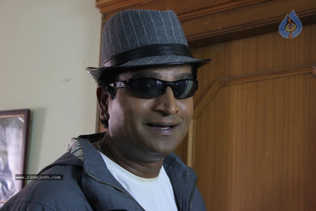 Anaganaga Movie Hot Stills - 190 / 273 photos