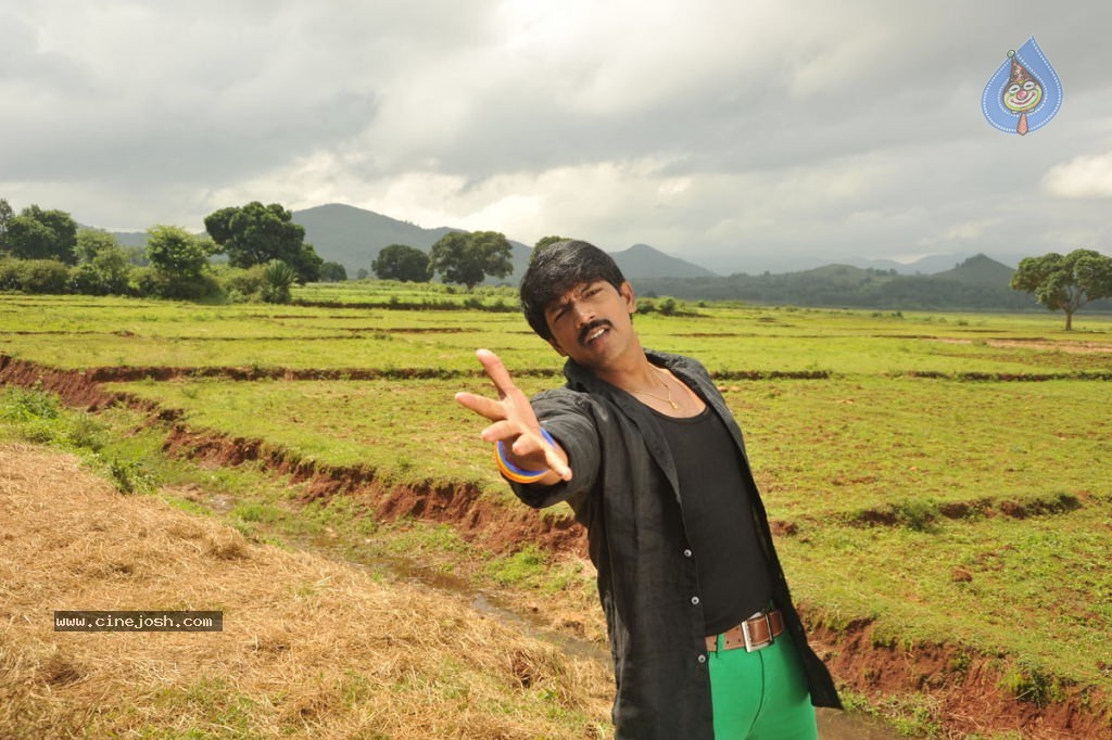 Anaganaga Movie Hot Stills - 208 / 273 photos