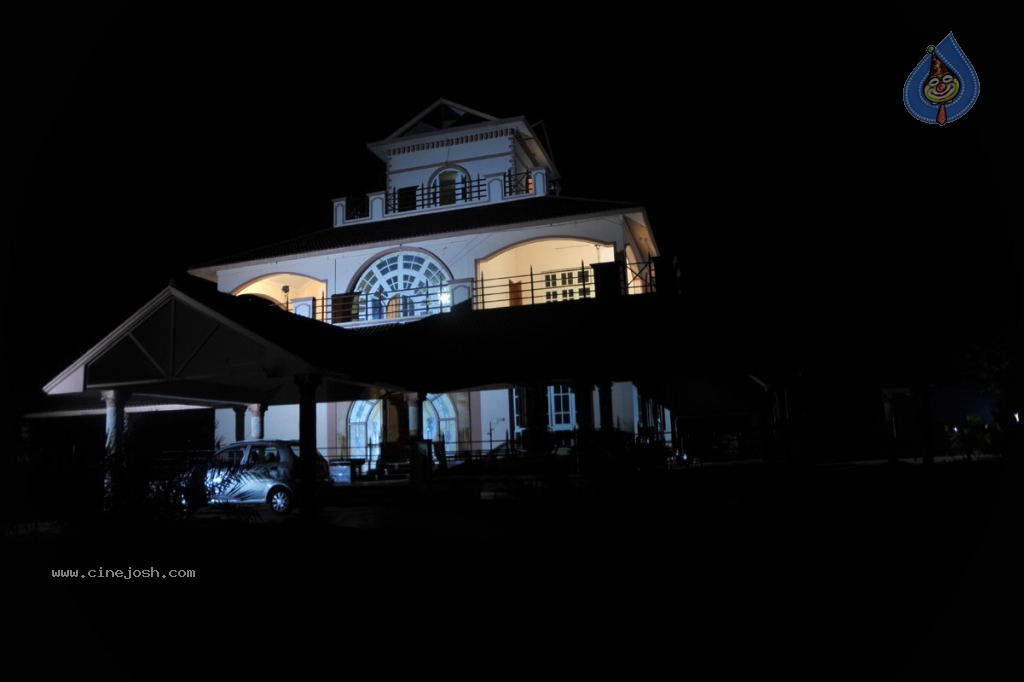 Anaganaga Movie Hot Stills - 218 / 273 photos